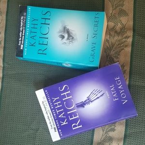 📚2 KATHY REICHS' NOVELS